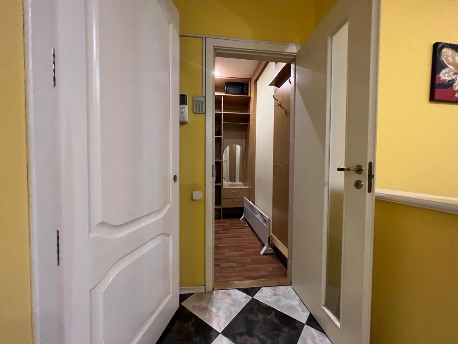 Apartment Near Gulliver Kiev Buitenkant foto
